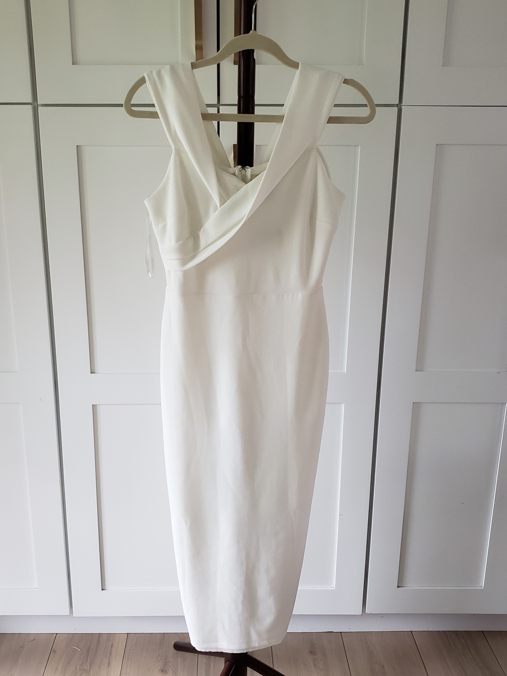 Elegant White Sleeveless Midi Dress with Draped V-Neck